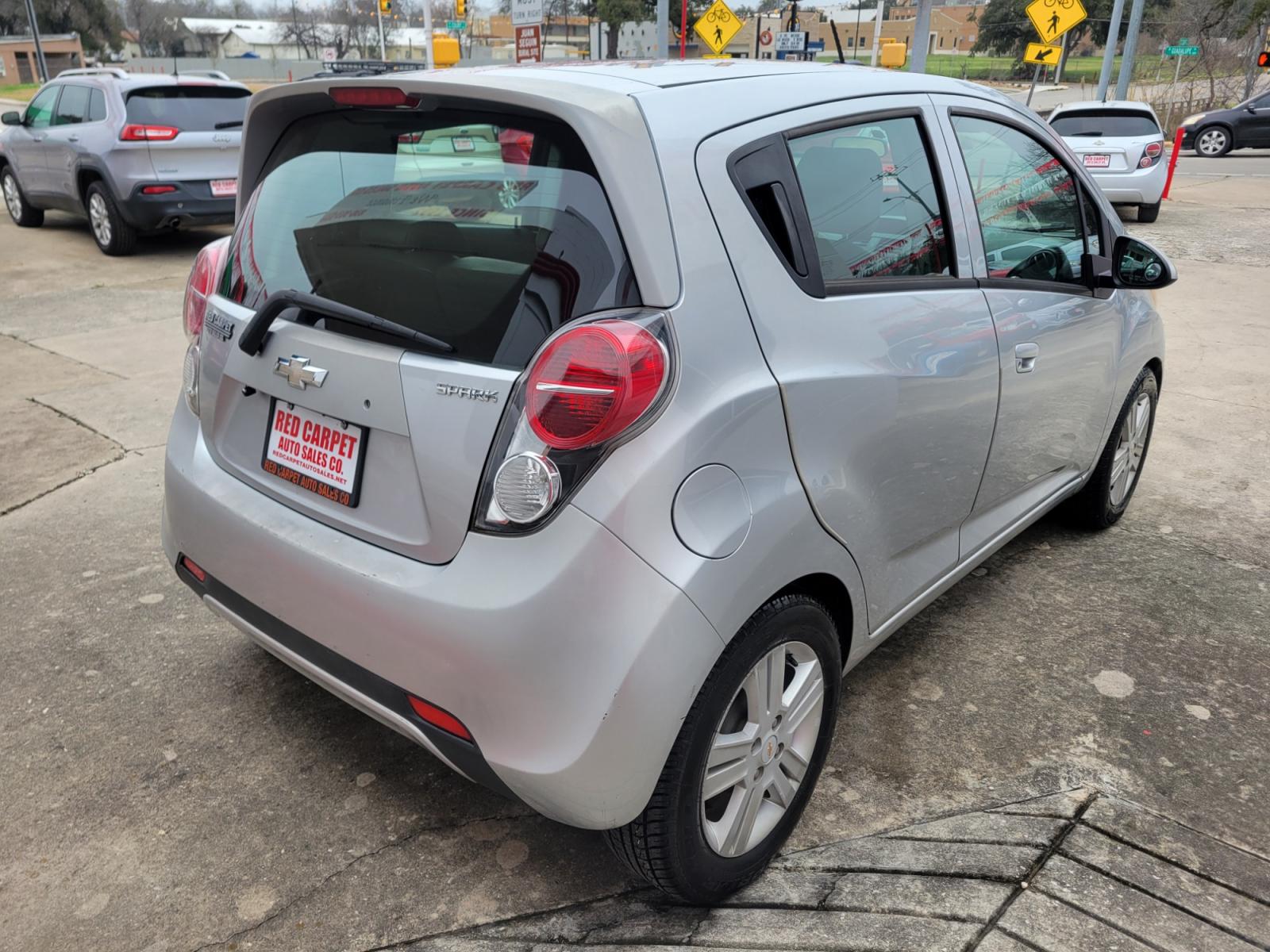 2014 SILVER /Black Chevrolet Spark 1LT Auto (KL8CD6S93EC) with an 1.2L L4 16V DOHC engine, Continuously Variable Transmission transmission, located at 503 West Court, Seguin, TX, 78155, (830) 379-3373, 29.568621, -97.969803 - 2014 Chevrolet Spark LT with a 1.2L L4 16V DOHC, Automatic, Tilt, Cruise, AM/FM/CD/AUX Touchscreen Stereo, Power Windows, Locks and Side Mirrors, Automatic Headlights, Alloy Wheels, Rear Wiper, Rear Defroster and more!! - Photo #2